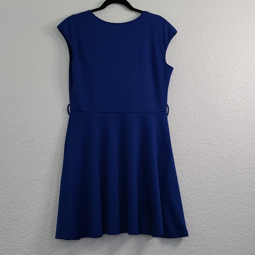 Dress - Picture 2 of 5